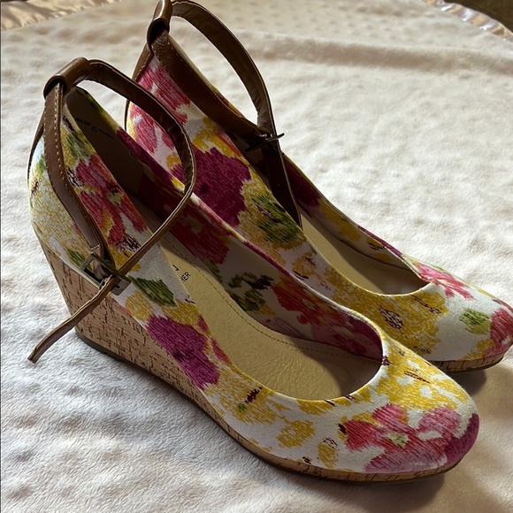 Floral Wedge Heels with Ankle Strap - Picture 1 of 3